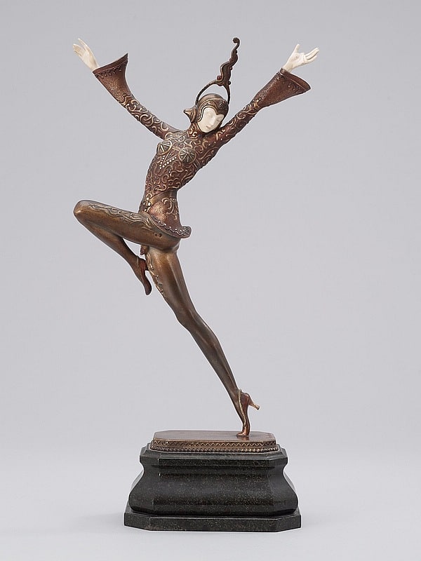 ☑️ art deco bronze figurine