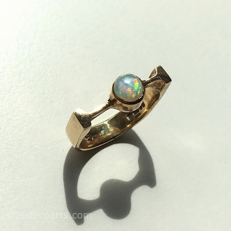  1970’s Design 9ct yellow gold and opal set ring, approx 4.2g, date mark for London 1977 and Makers mark QG