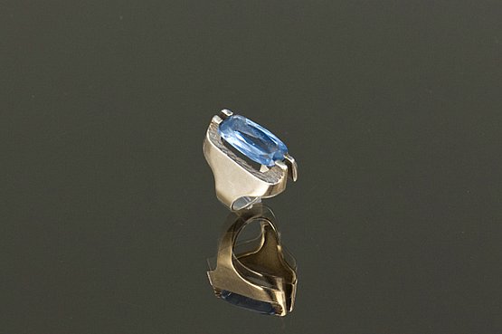 ☑️ 1970 modernist silver topaz ring