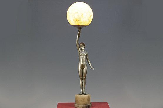 ☑️ 1930 art deco spelter lady table lamp