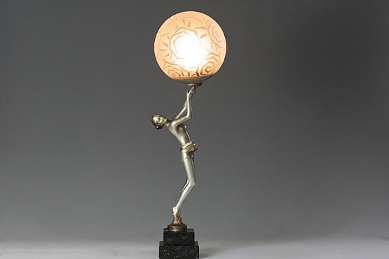 ☑️ art deco spelter lady     table lamp