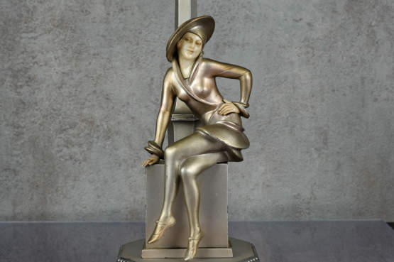 ☑️ art deco figure lamp original spelter