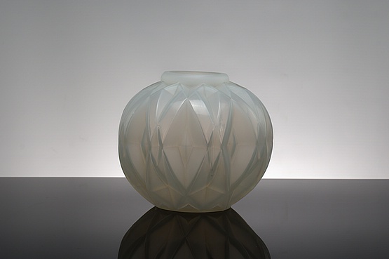 ☑️ Andre Hunebelle Art Deco Glass Vase