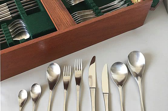 ☑️ 20th Century Decorative Arts |Robert Welch for Old Hall (J & J Wiggin). A complete canteen of Alveston stainless steel cutlery