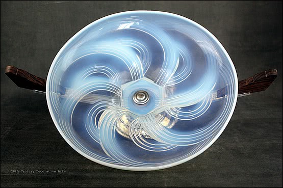 ☑️ 20th Century Decorative Arts |A beautiful Art Deco opalescent glass table centrepiece, 1930s, the glass probably by Cristallerie Choisy-le-Roi France, the polished glass molded with a stylised swirls, mounted on palisander wood and chromed metal