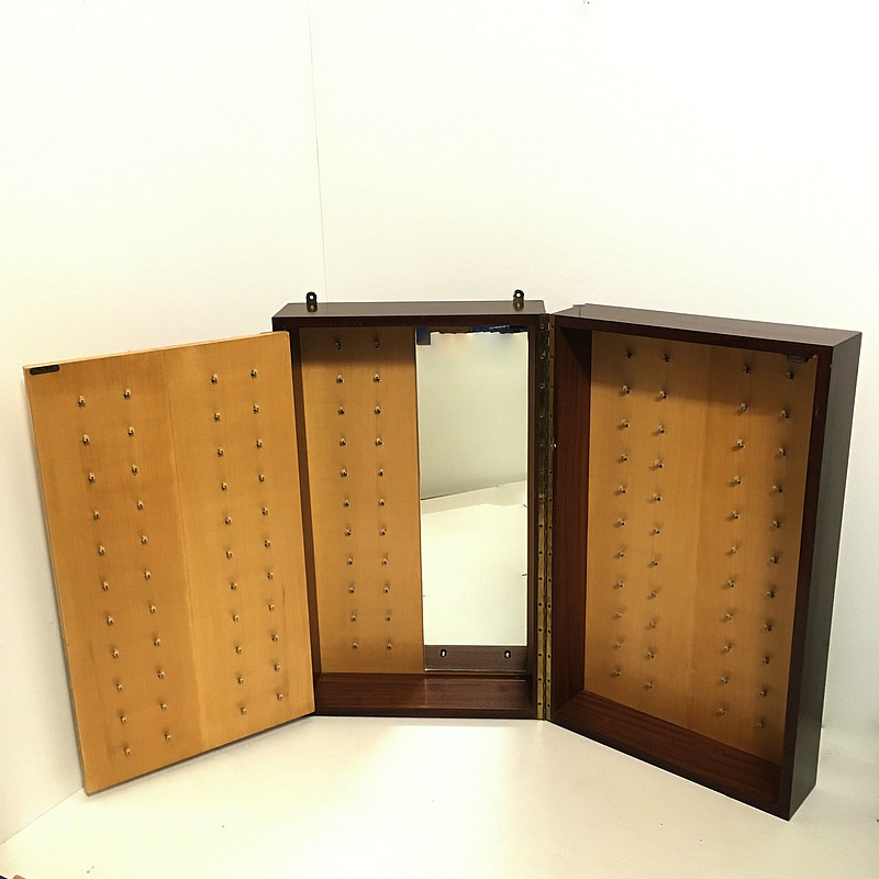 Vintage fold out Optician's spectacle display cabinet. c1950’s
              / 60’s 