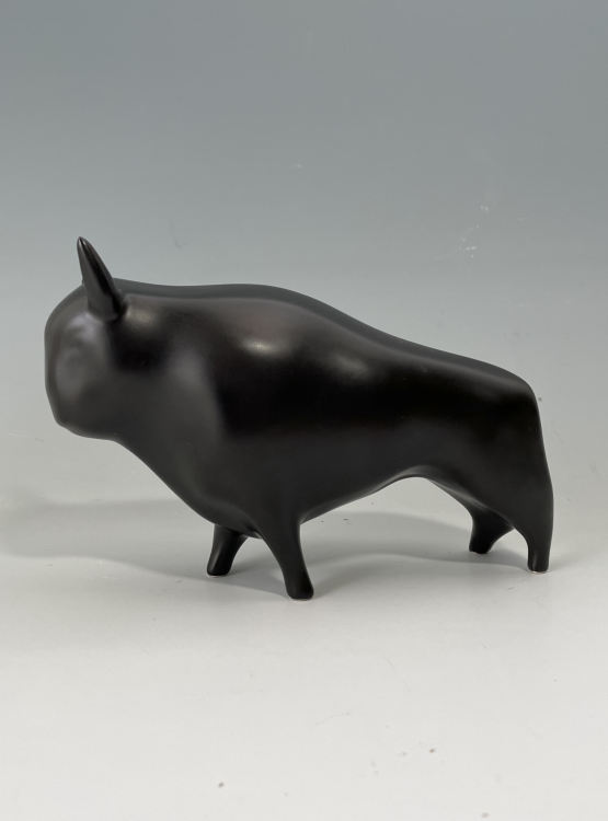 ☑️
colin melbourne midwinter pottery bison 1950s