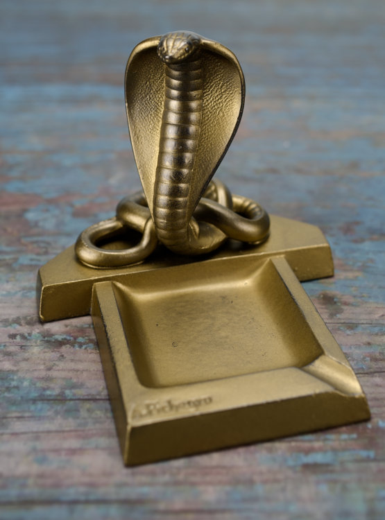 ☑️ art deco cobra