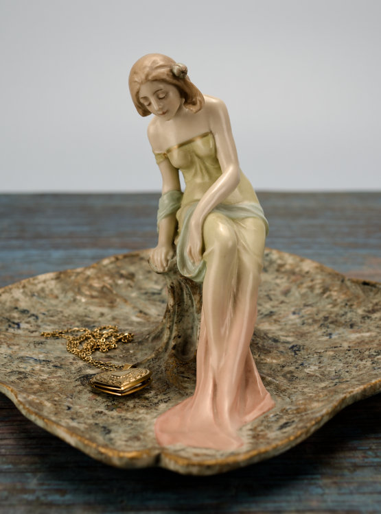 ☑️ wahliss art nouveau figure